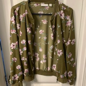 super cute dark green with flower light jacket